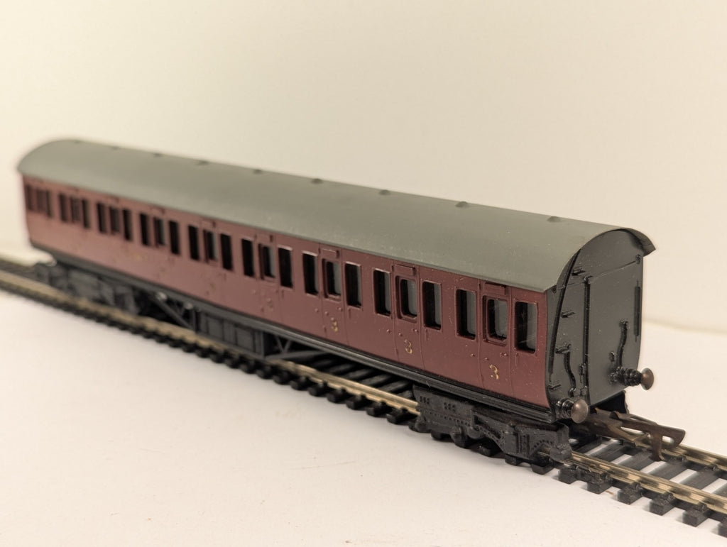 Graham Farish OO Gauge LMS 3rd Class Red Suburban Composite Coach Boxed