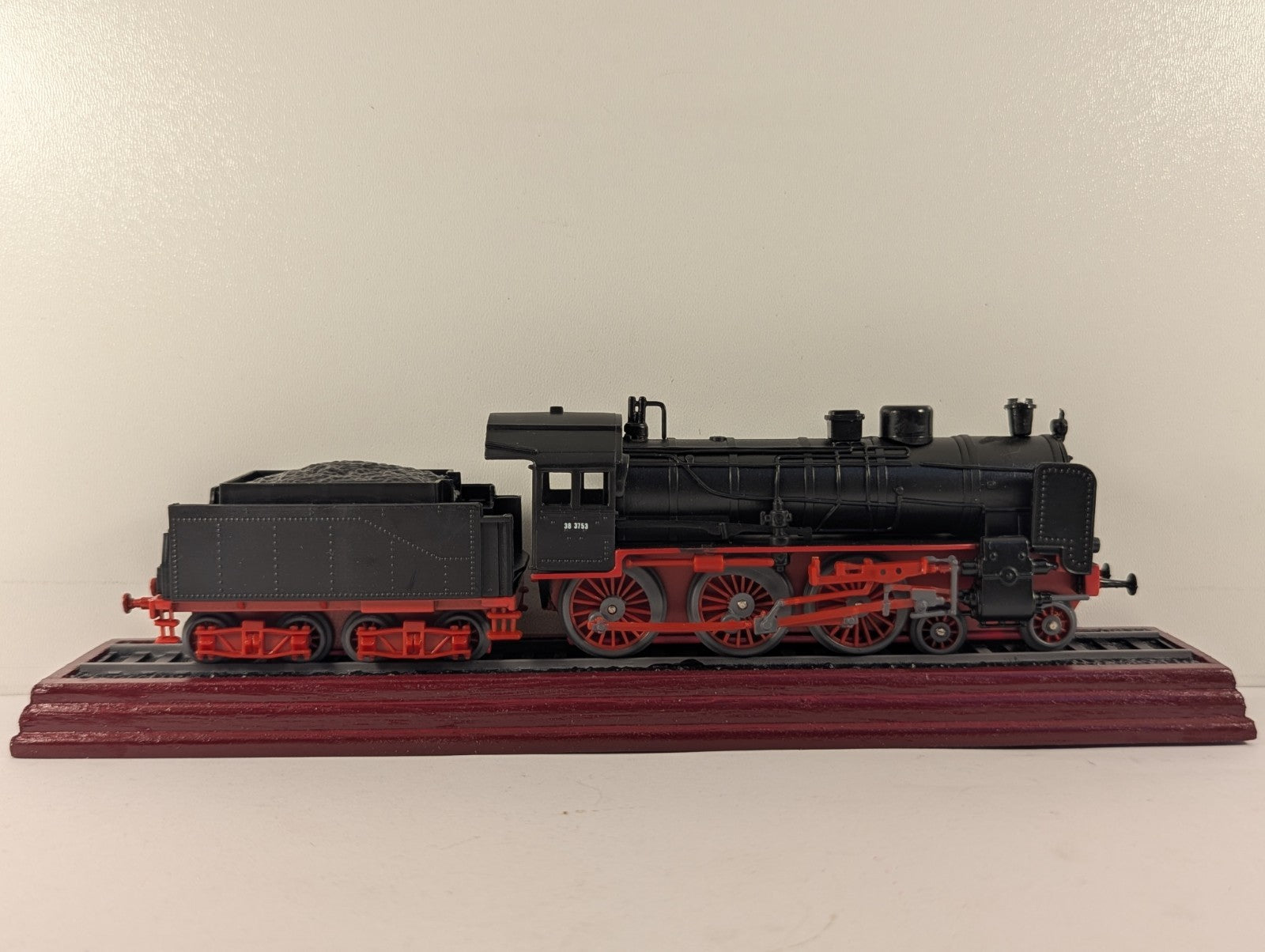 Atlas Editions Class P8 4-6-0 Steam Locomotive Static Model
