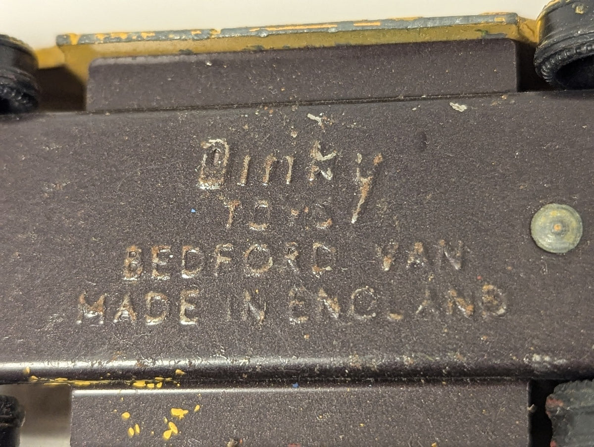 Dinky Toys 1:43 Bedford Van Die-cast Van VAM 27K Yellow