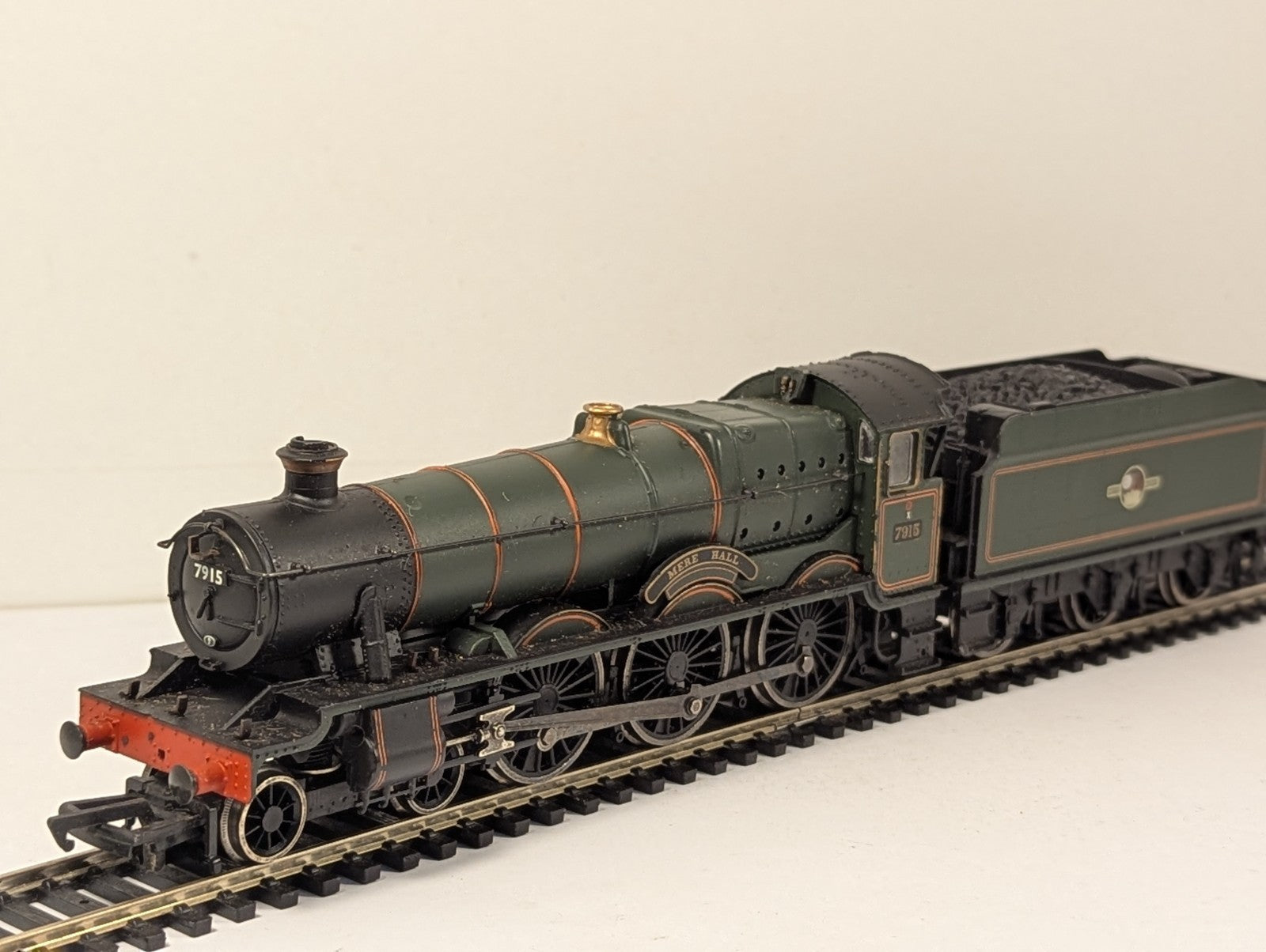 Bachmann OO Gauge Modified Hall Class 7915 'Mere Hall' Steam Loco