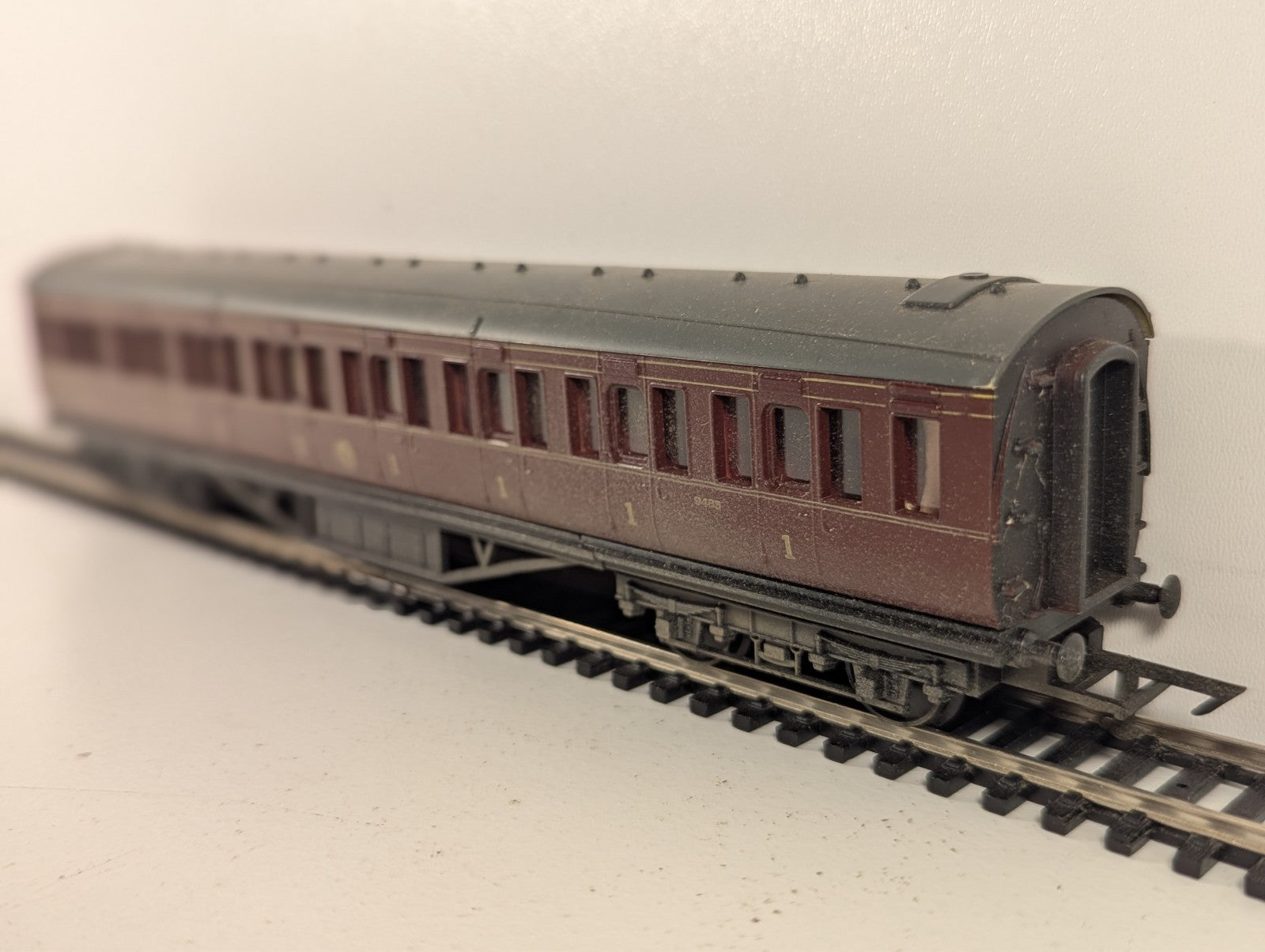 Hornby Railways R.936 LMS First & Third Composite Coach - Boxed (Wrong box)