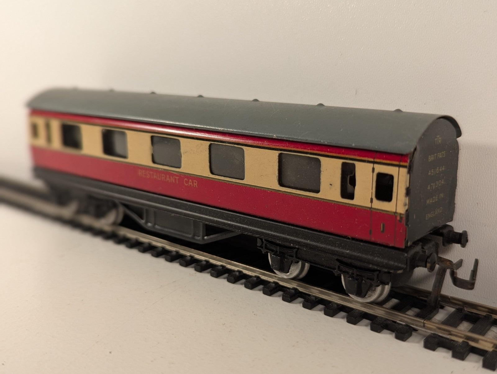 Trix Twin Railway OO Gauge Restaurant Car Red & Cream
