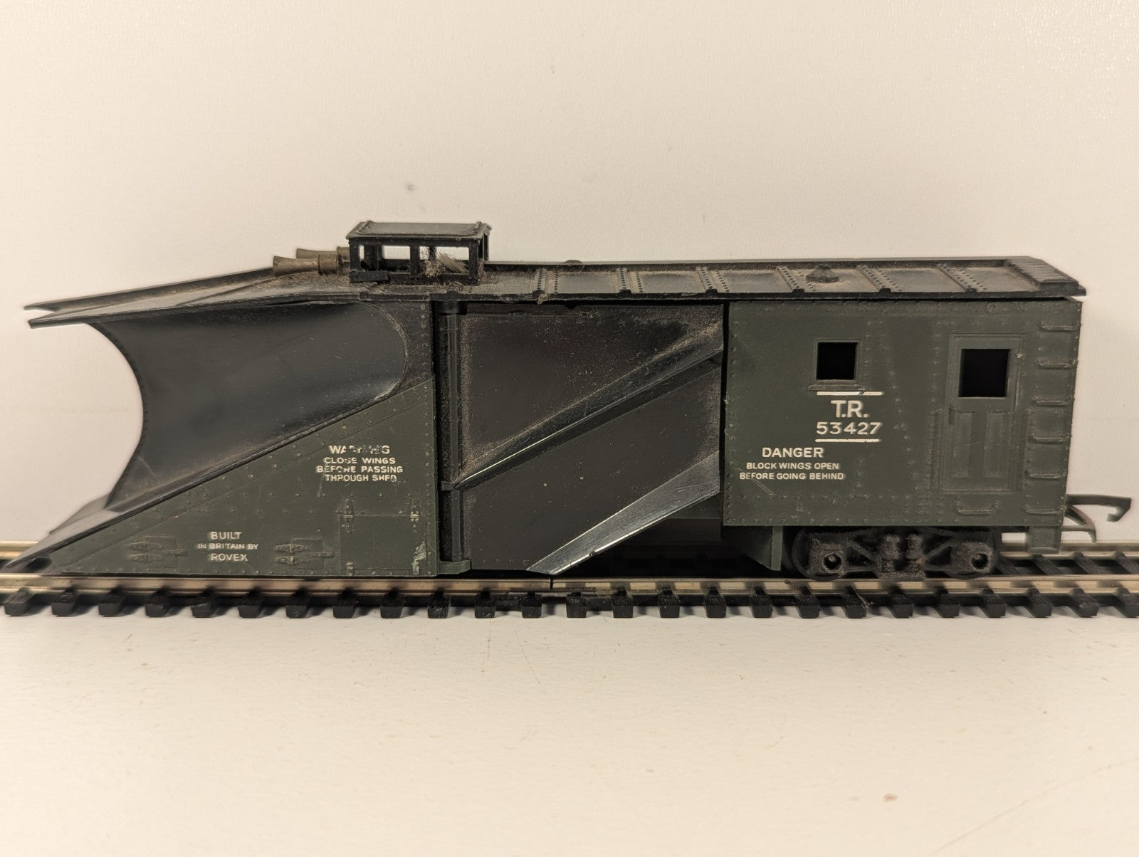 Tri-ang R138 Snow Plough OO Gauge