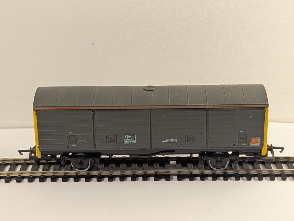 Hornby R235 OO Gauge BR Railair VDA Sliding Wall Van 200659