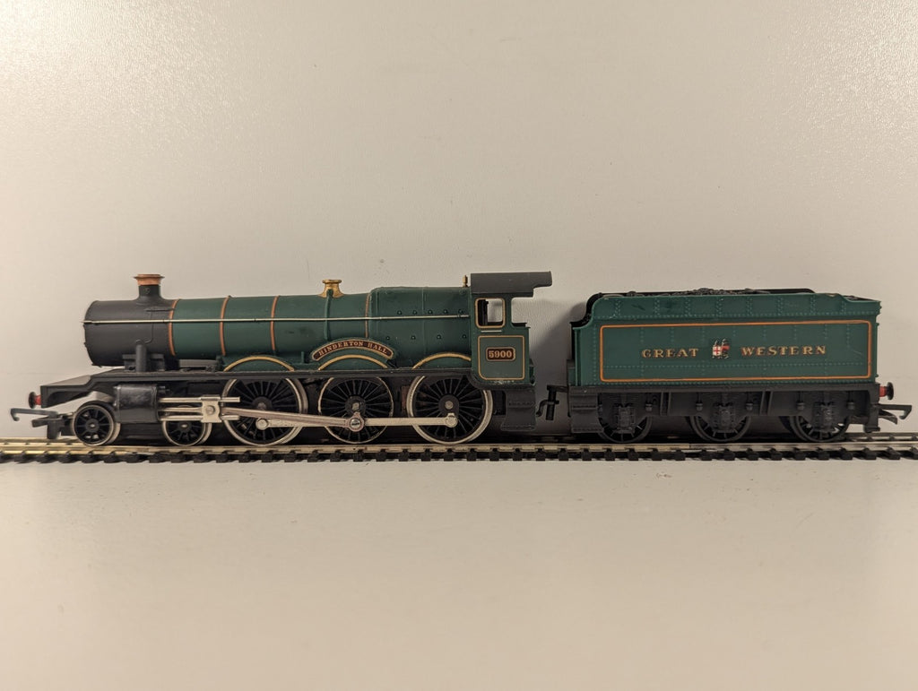 Hornby OO Gauge GWR Modified Hall Class Hinderton Hall locomotive in green livery
