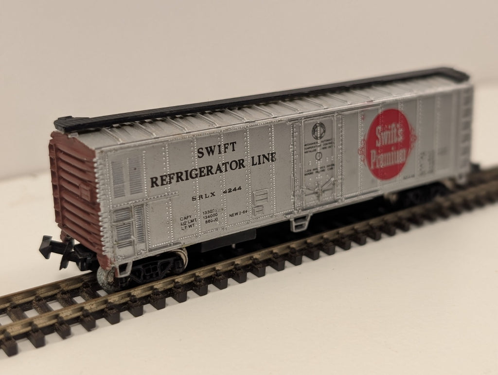 Bachmann N Gauge 51’ Steel Refrigerator Car – Swift’s Premium (SRLX 4244)