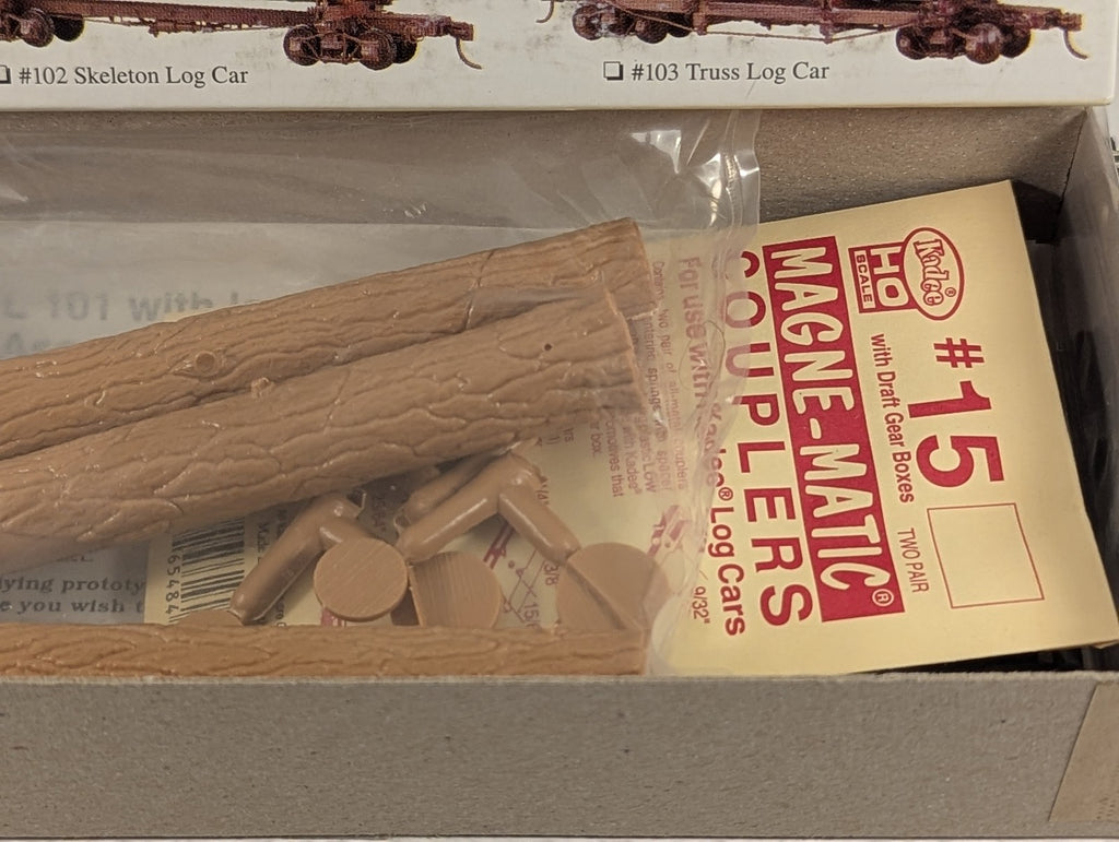 Kadee HO Scale Disconnect Log Trucks with Logs Master Builder's Kit Goods Wagon