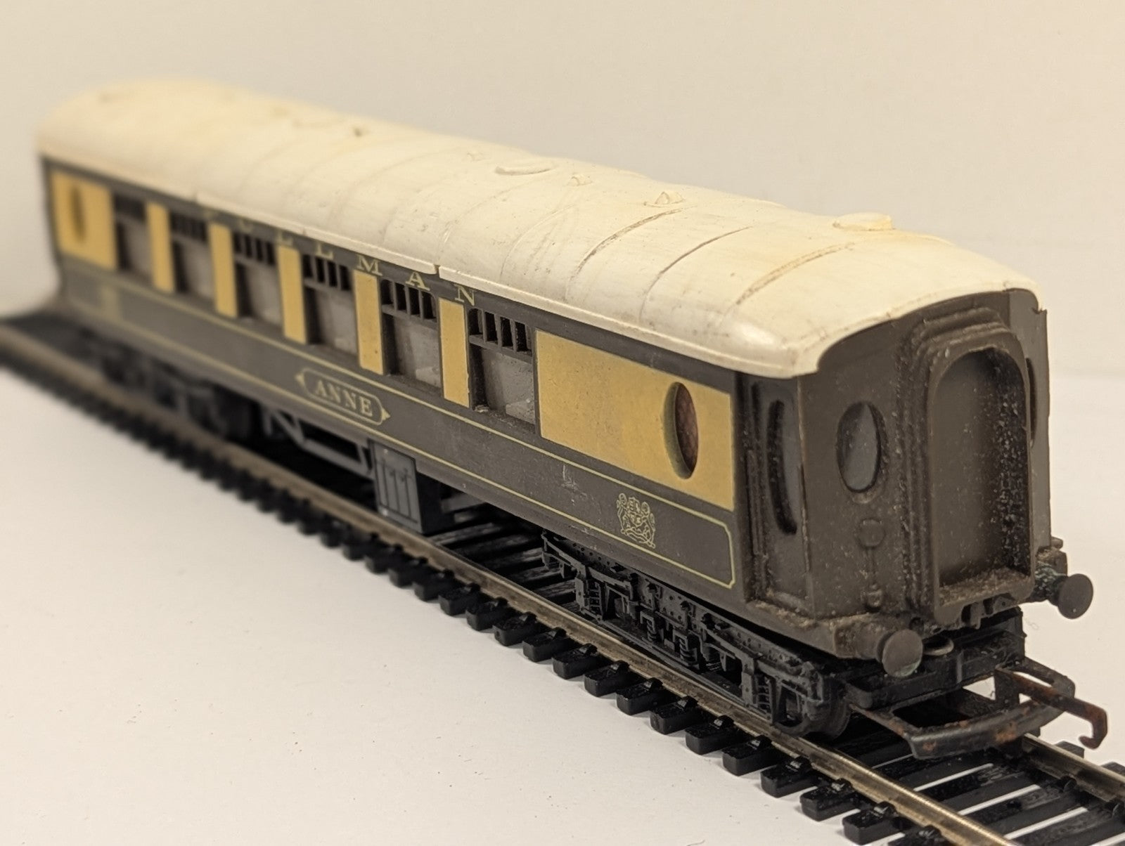 Tri-ang OO Gauge Pullman Coach Anne