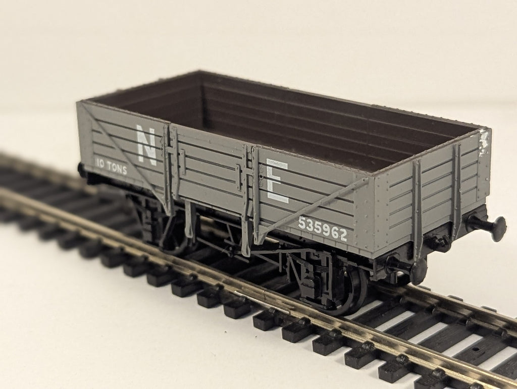 Dapol OO Gauge NE 5-Plank 10 Ton Open Wagon 535962 LNER Grey