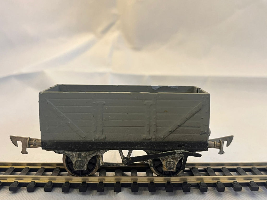 Tri-ang R577A 7-Plank Open Wagon Grey