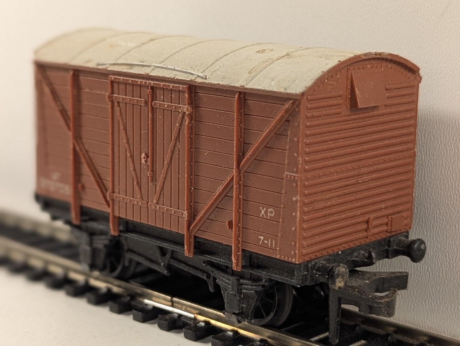 Hornby Dublo 12-Ton Ventilated Van Brown