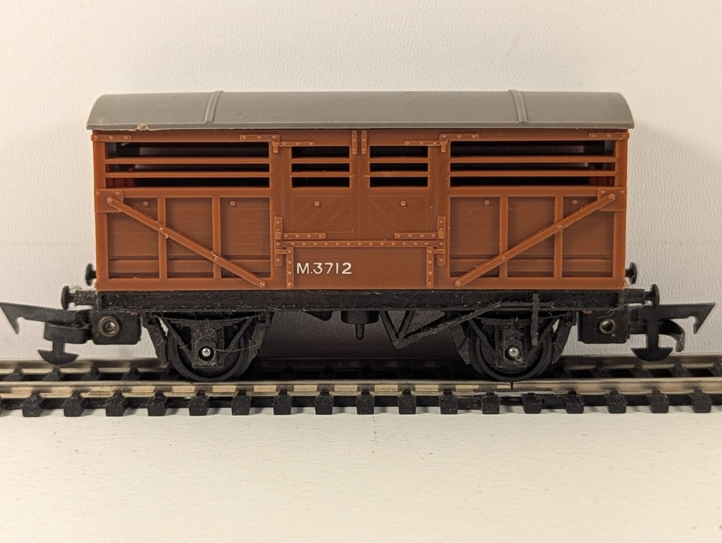 Tri-ang R122 Brown Cattle Wagon