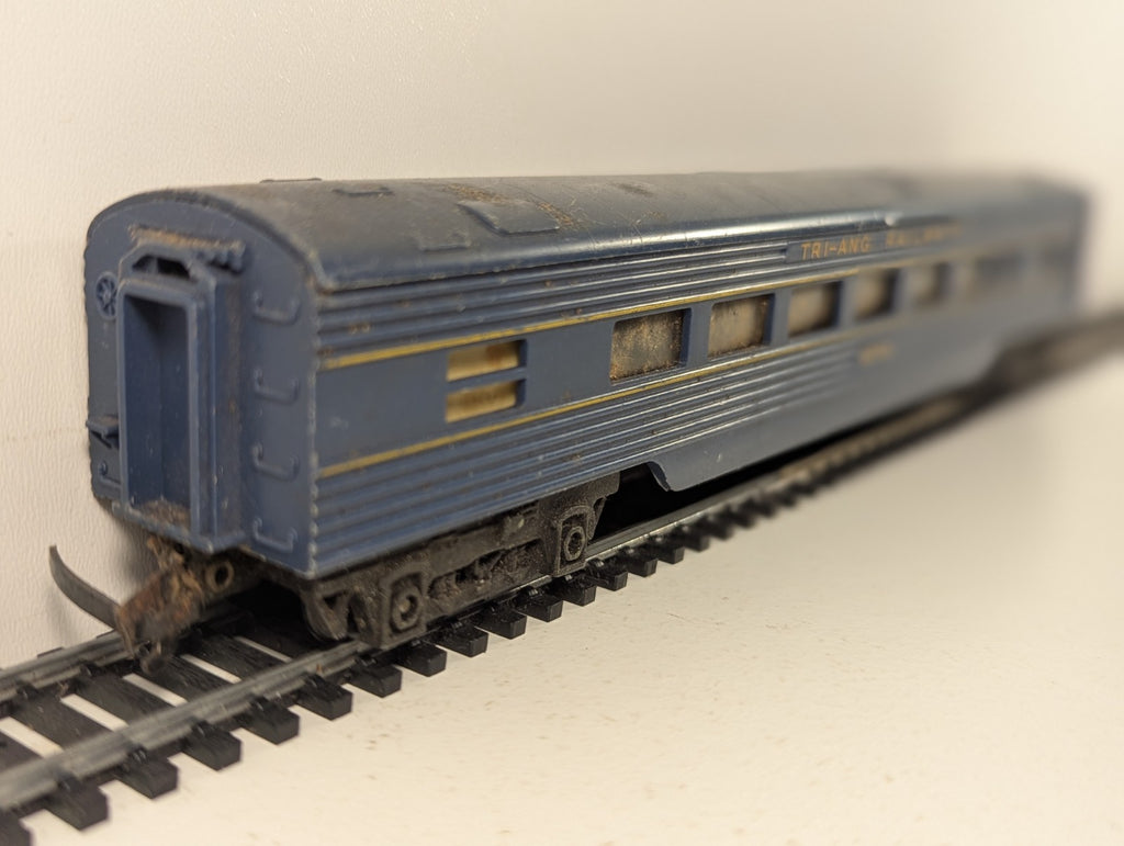 Tri-ang R131 OO Gauge Transcontinental Vista Passenger Car