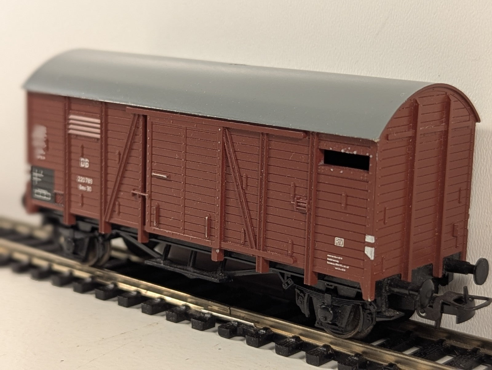 Liliput L225303 Deutsche Bundesbahn Covered Goods Wagon