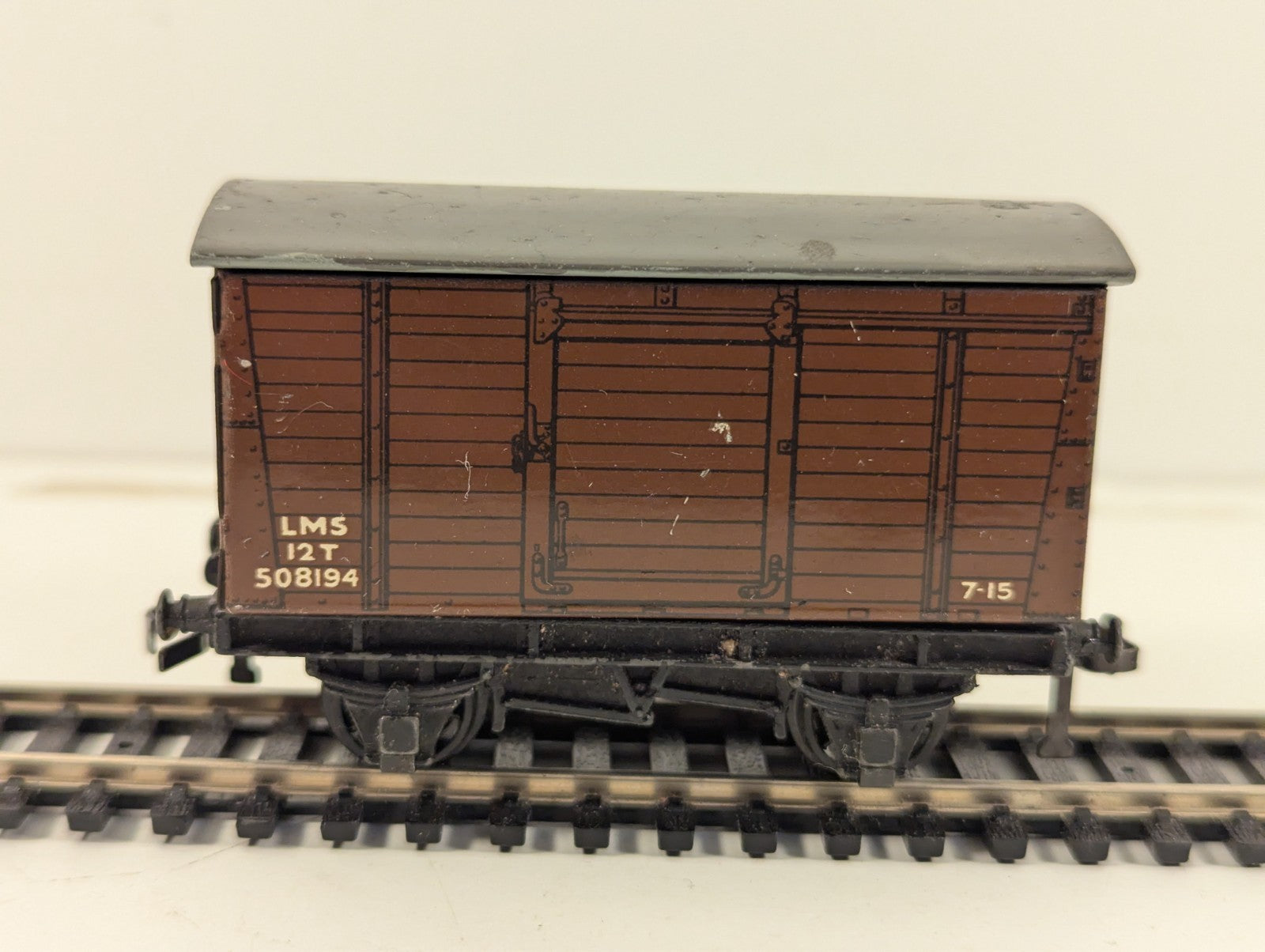 Hornby Dublo 32040 D1 LMS 12 Ton Goods Van OO Gauge