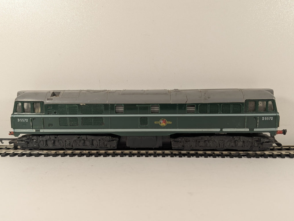 Tri-ang OO Gauge Class 31 Diesel Locomotive D5572 BR Green R.357