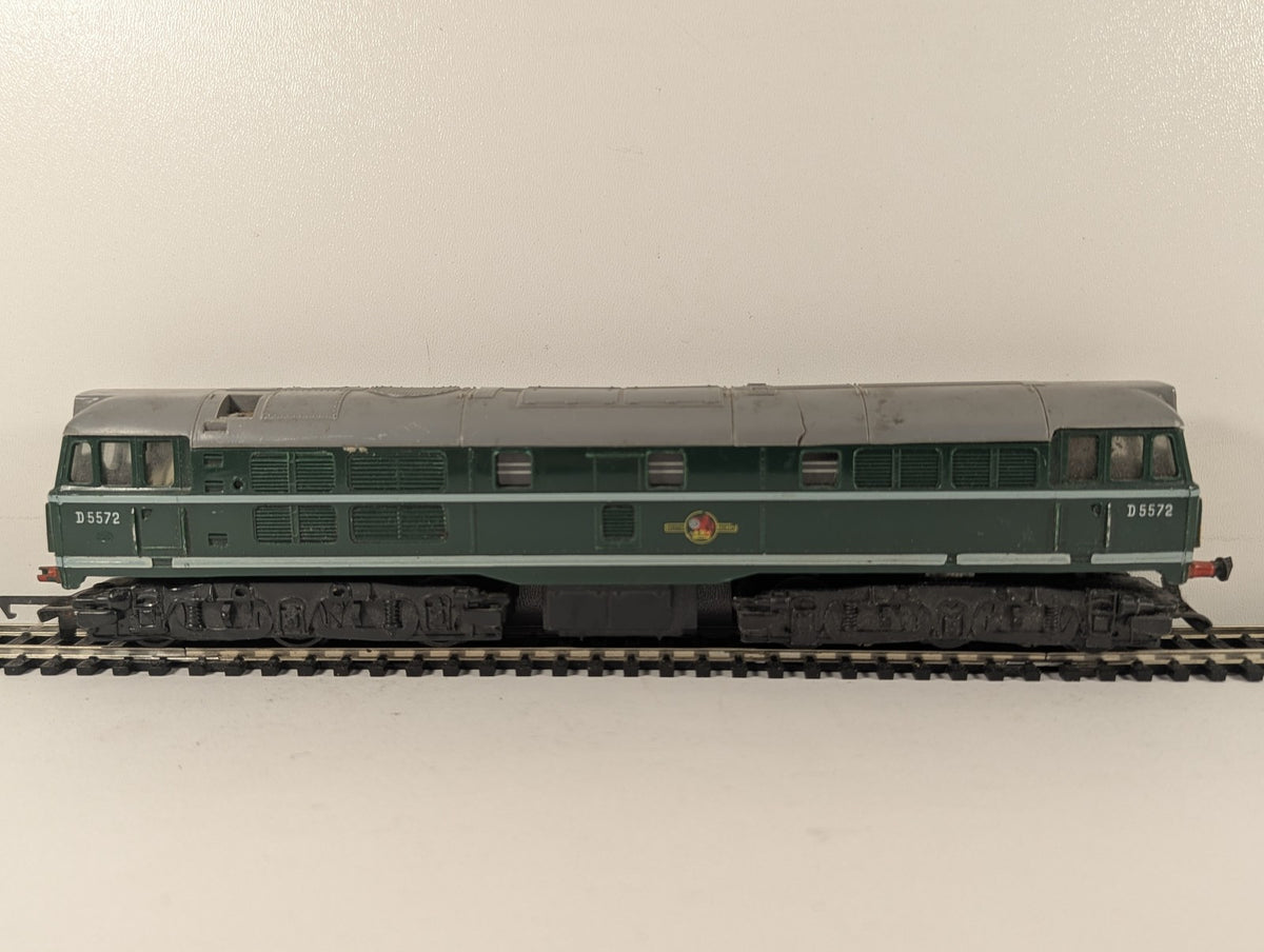 Tri-ang OO Gauge Class 31 Diesel Locomotive D5572 BR Green R.357