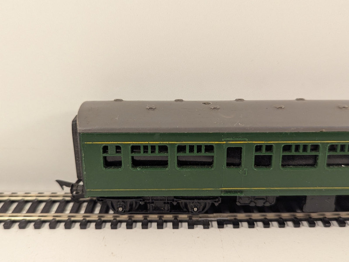 Tri-ang OO Gauge Class 101 DMU Dummy Power Car - broken buffer