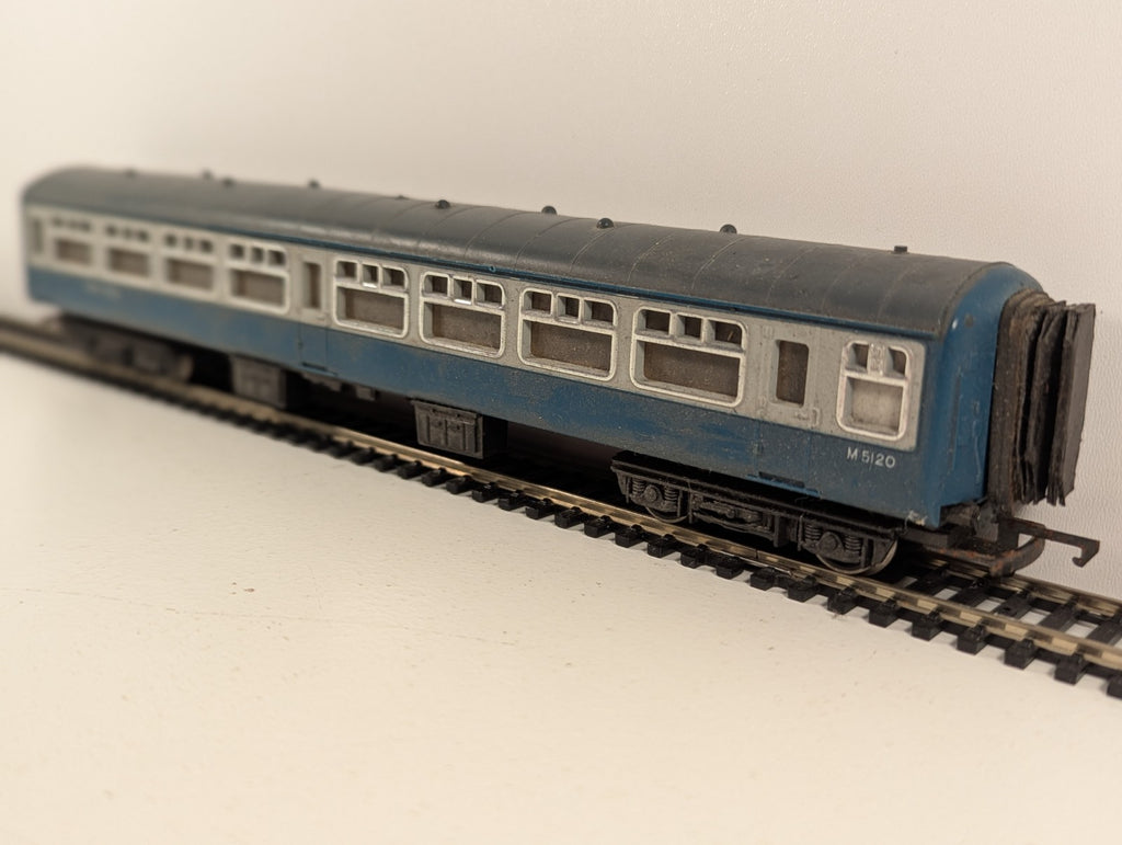 Hornby OO Gauge BR Mk2 Standard Class Coach
