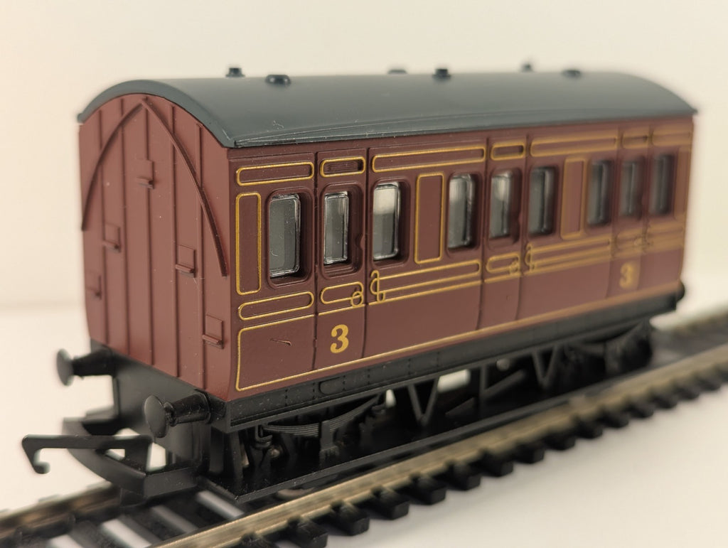 Hornby OO Gauge LMS 4-Wheel Coach Maroon
