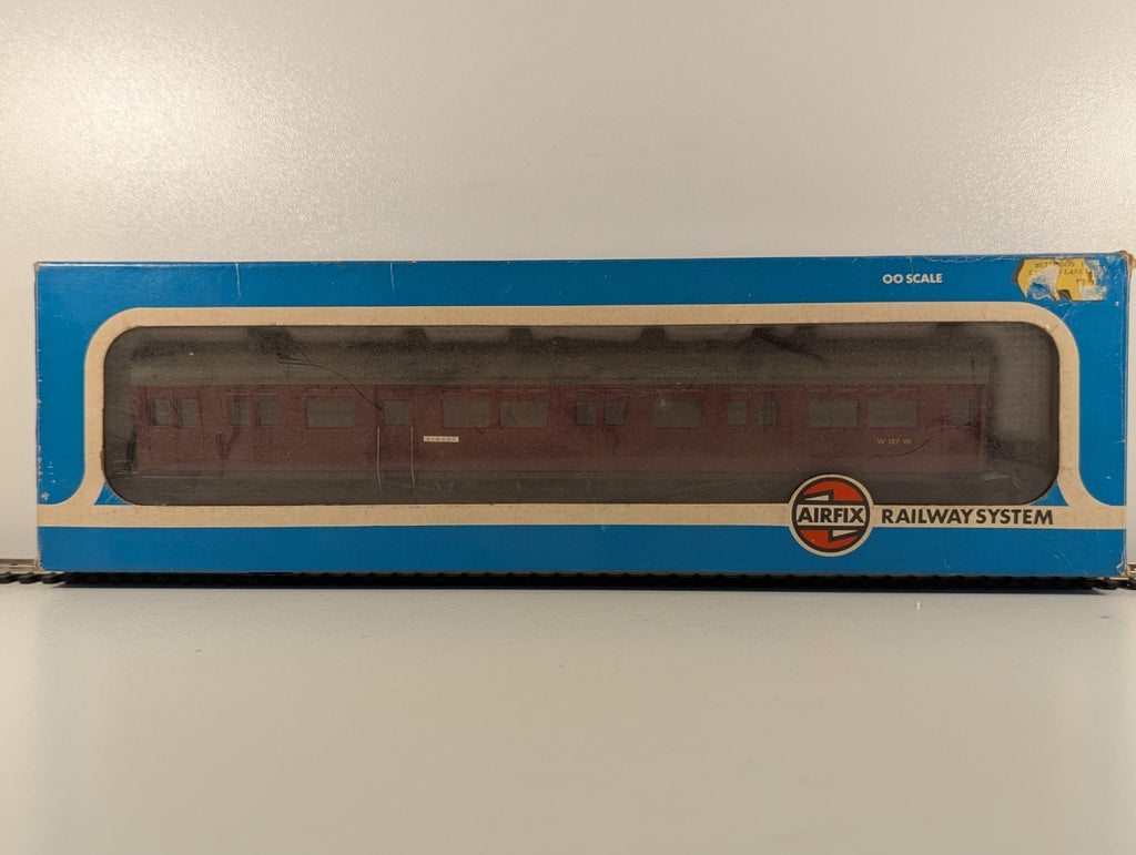 Airfix 54256-8 GWR Auto Coach BR Maroon OO Gauge Boxed - Missing Buffer Head
