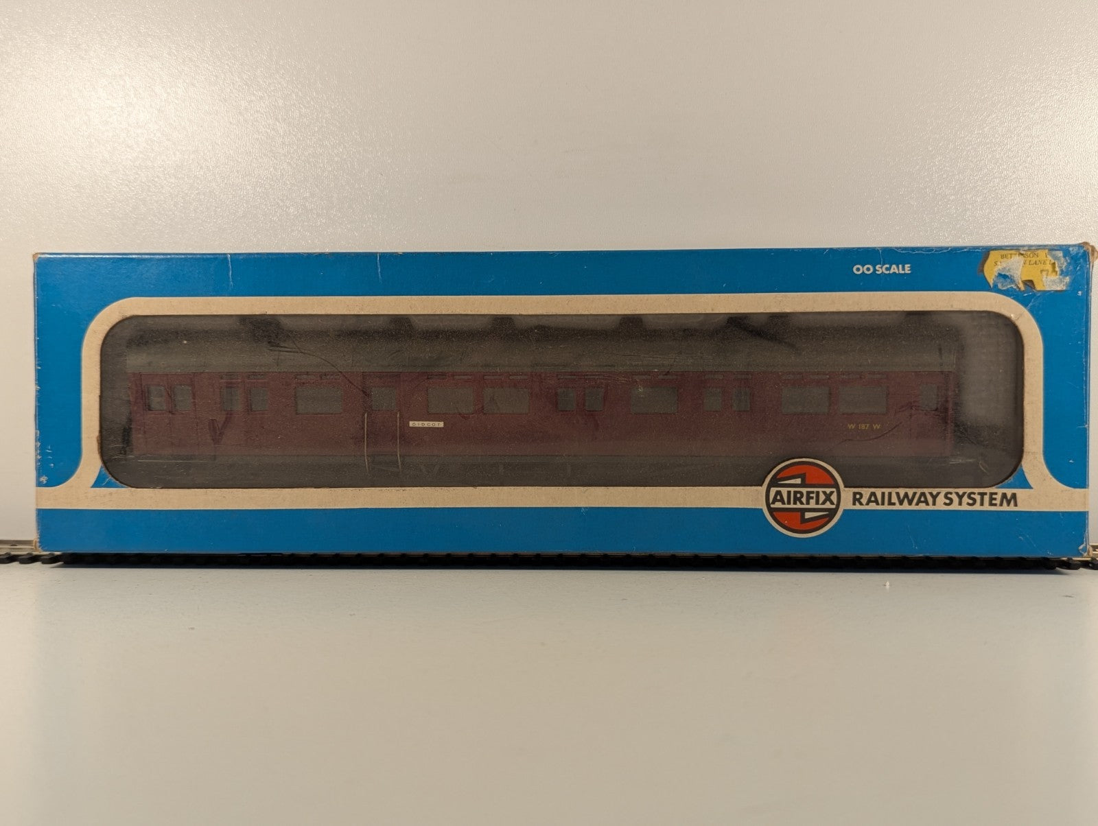 Airfix 54256-8 GWR Auto Coach BR Maroon OO Gauge Boxed - Missing Buffer Head