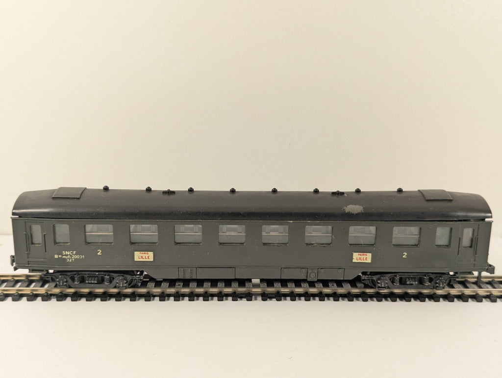 Hornby-Acho 733 HO Gauge SNCF 2nd Class Passenger Coach