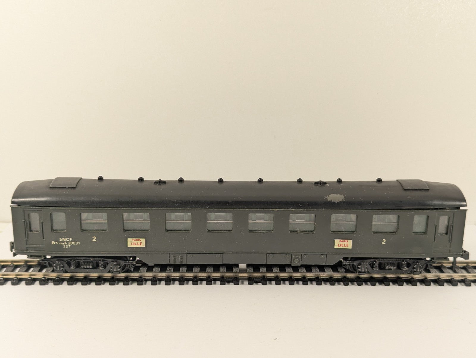 Hornby-Acho 733 HO Gauge SNCF 2nd Class Passenger Coach