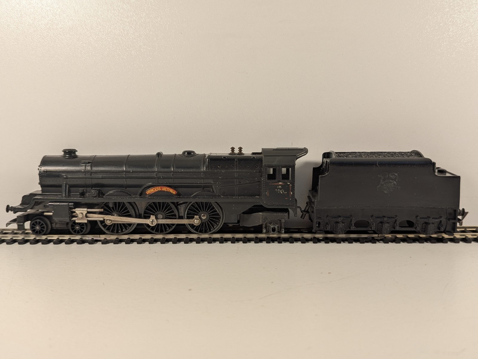Tri-ang R50 OO Gauge Princess Victoria Poor Runner