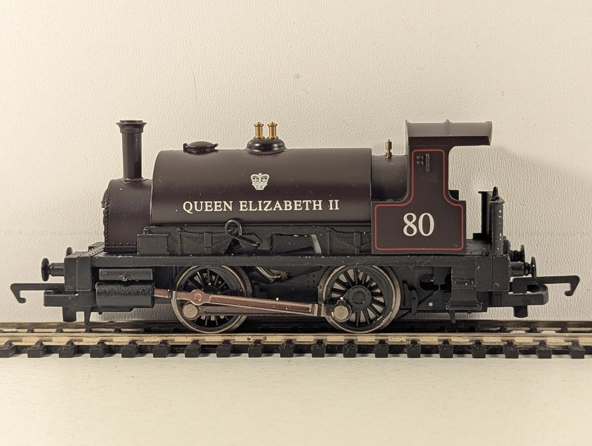 Hornby OO Gauge Class 0F 0-4-0ST Queen Elizabeth II Steam Locomotive 80 Brown