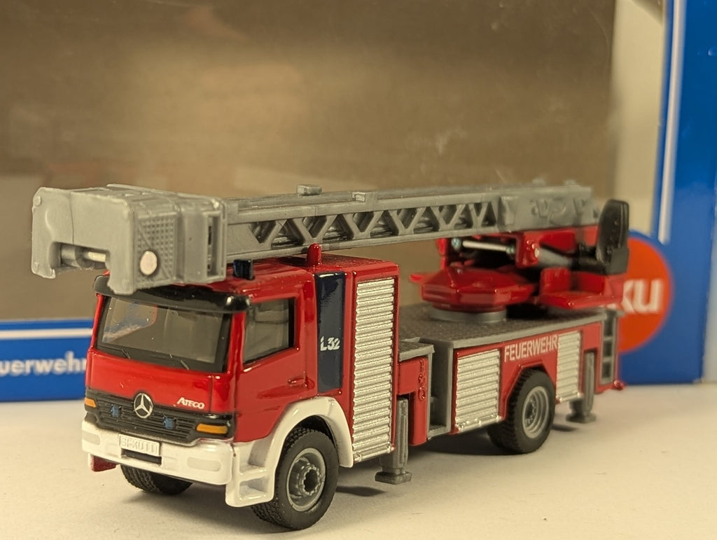 Siku 1:87 Feuerwehr-Drehleiter Fire Engine Die-cast Vehicle 1841