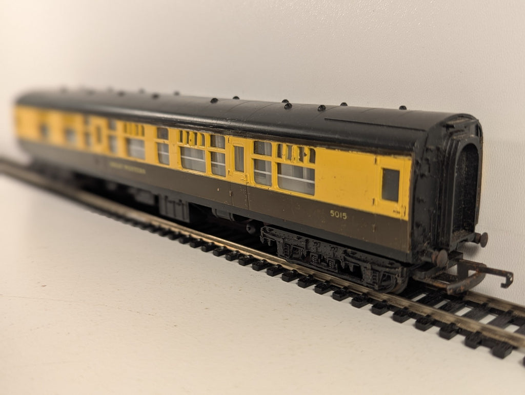 Tri-ang R743 OO Gauge GWR Composite Coach