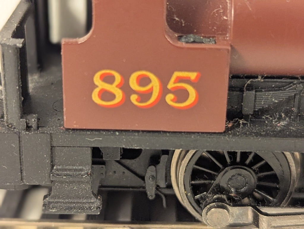 Hornby OO Gauge Midland Railway 0-4-0 Saddle Tank Steam Locomotive 895