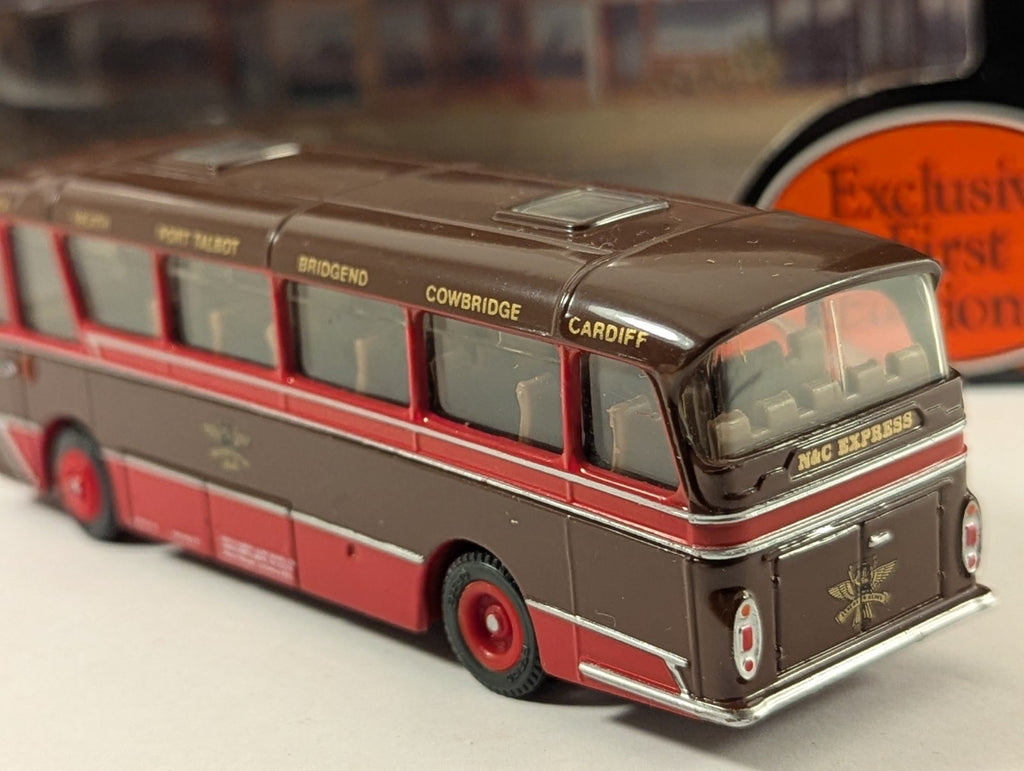 EFE 12105 OO Gauge Cavalier Coach Neath & Cardiff - Boxed