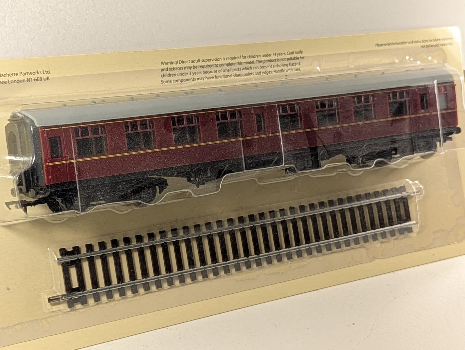Hachette OO Gauge BR Mk1 TSO Coach & Track Pack - Boxed & Unopened