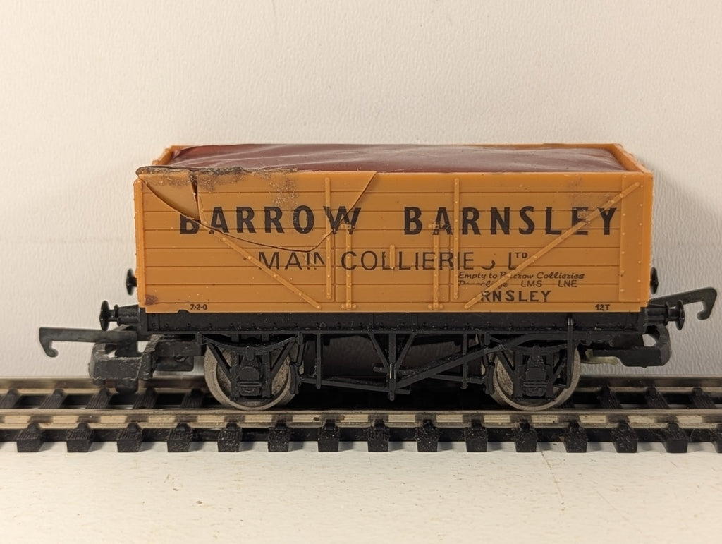 Lima OO Gauge 7-Plank Wagon Barrow Barnsley Goods Wagon