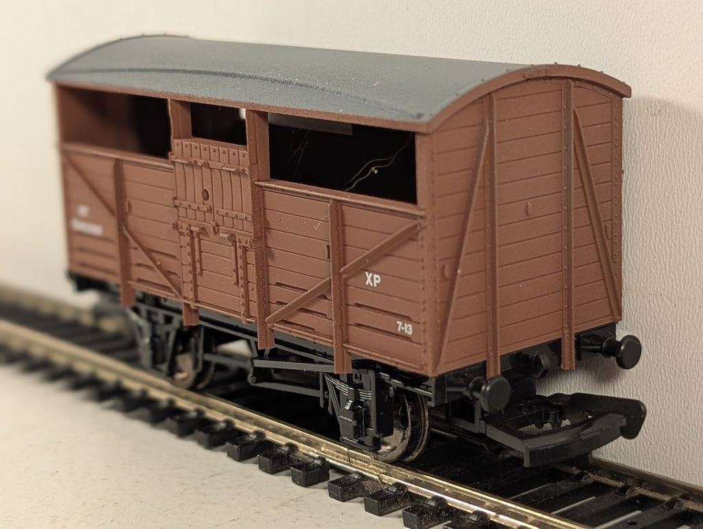 Dapol OO Gauge BR Cattle Wagon Goods Wagon B893369 BR Bauxite B501