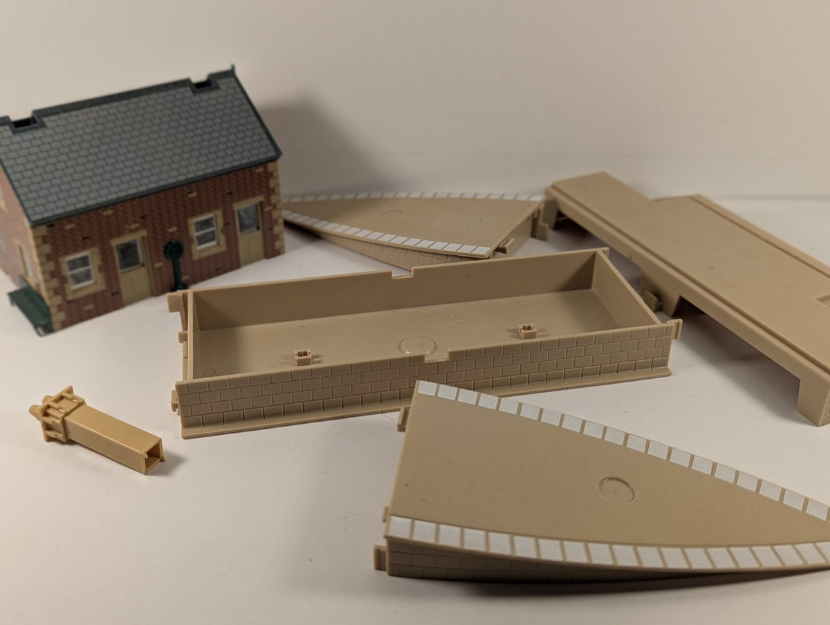 Hornby OO Gauge Thomas & Friends Country Station Structures R460