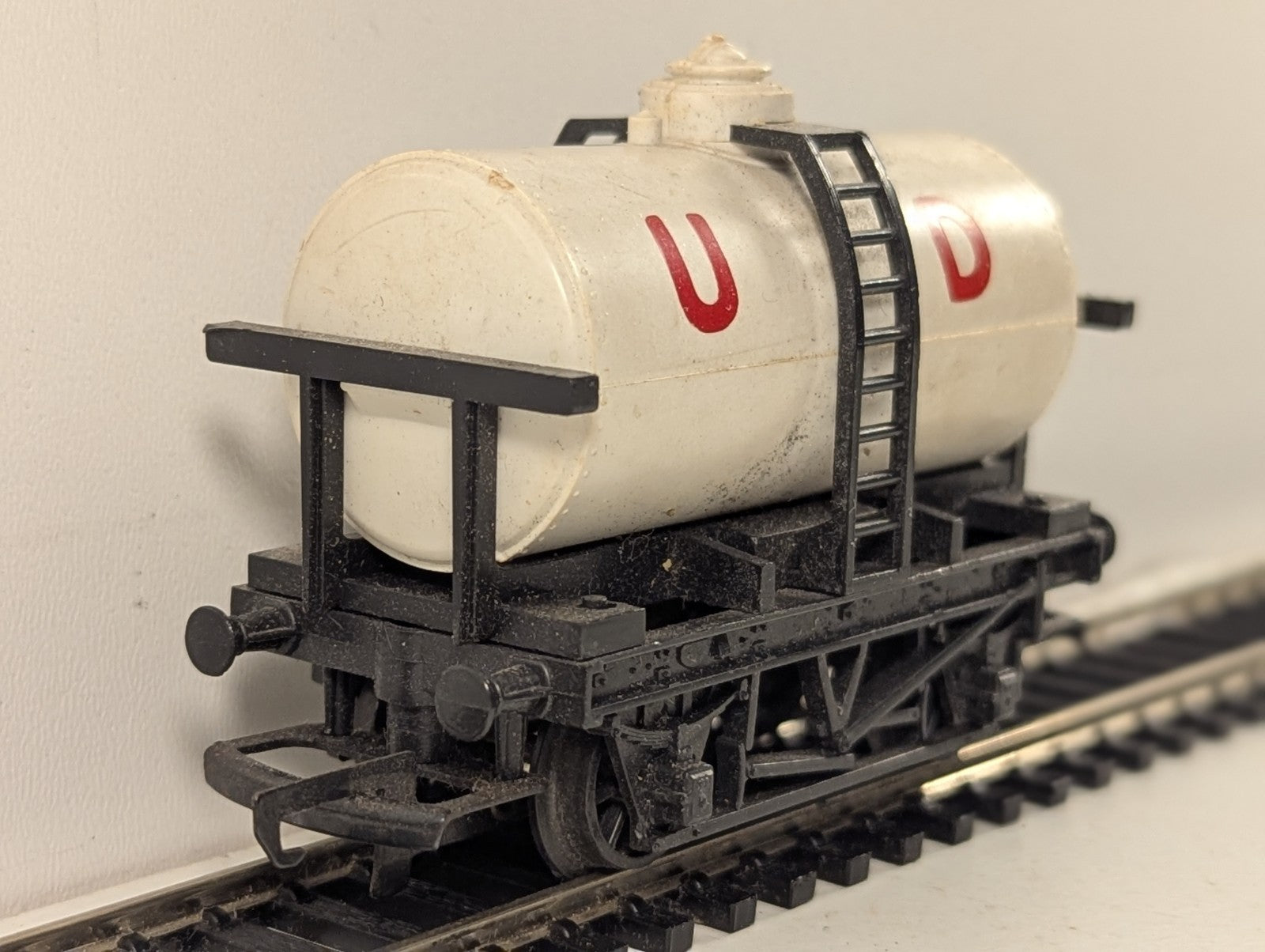 Hornby OO Gauge United Dairies Milk Tank Wagon Goods Wagon