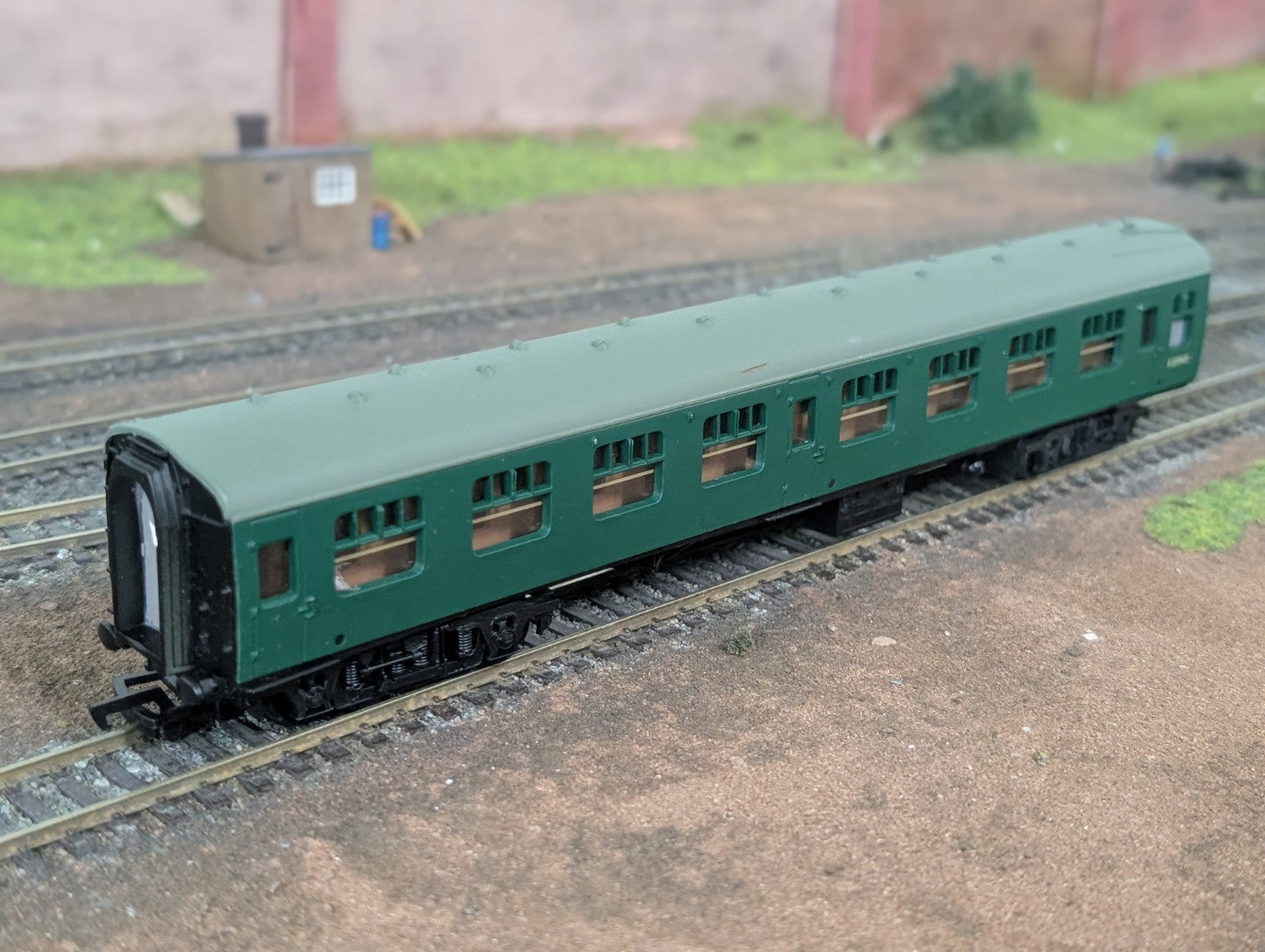 Replica Railways OO Gauge BR Mk1 SK Corridor Coach S25942 Green