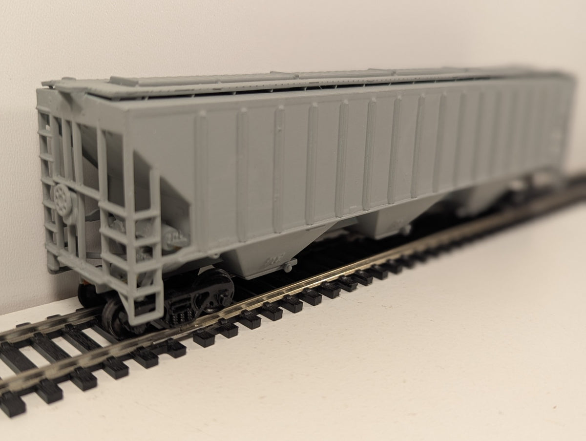 Athearn HO Scale 54' Rib Side 3-Bay Covered Hopper – Painted Unlettered