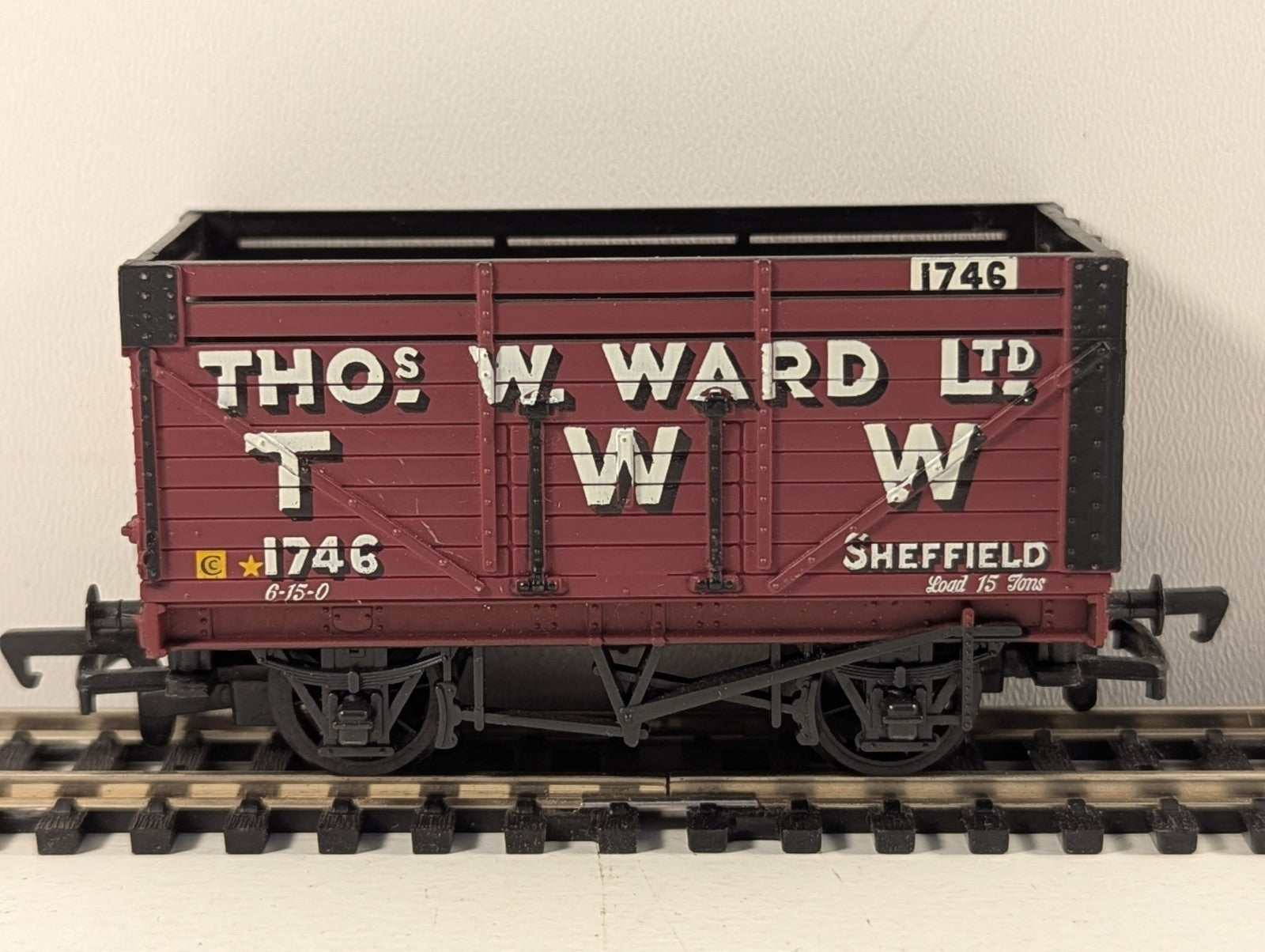Mainline Railways 37179 9-Plank Coke Wagon “T.W.W.”