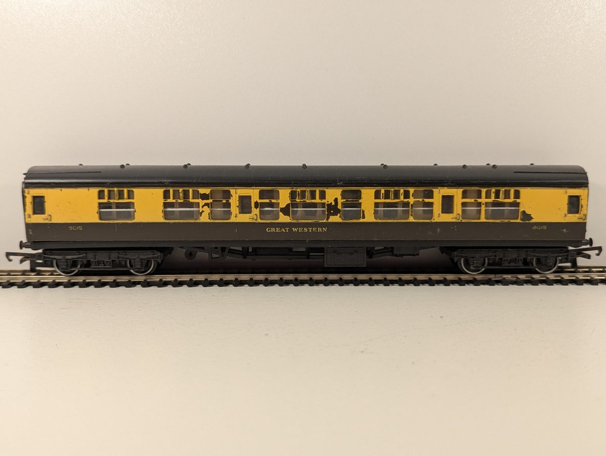 Hornby OO Gauge GWR 3rd Class Composite Coach (Chipped Paint)