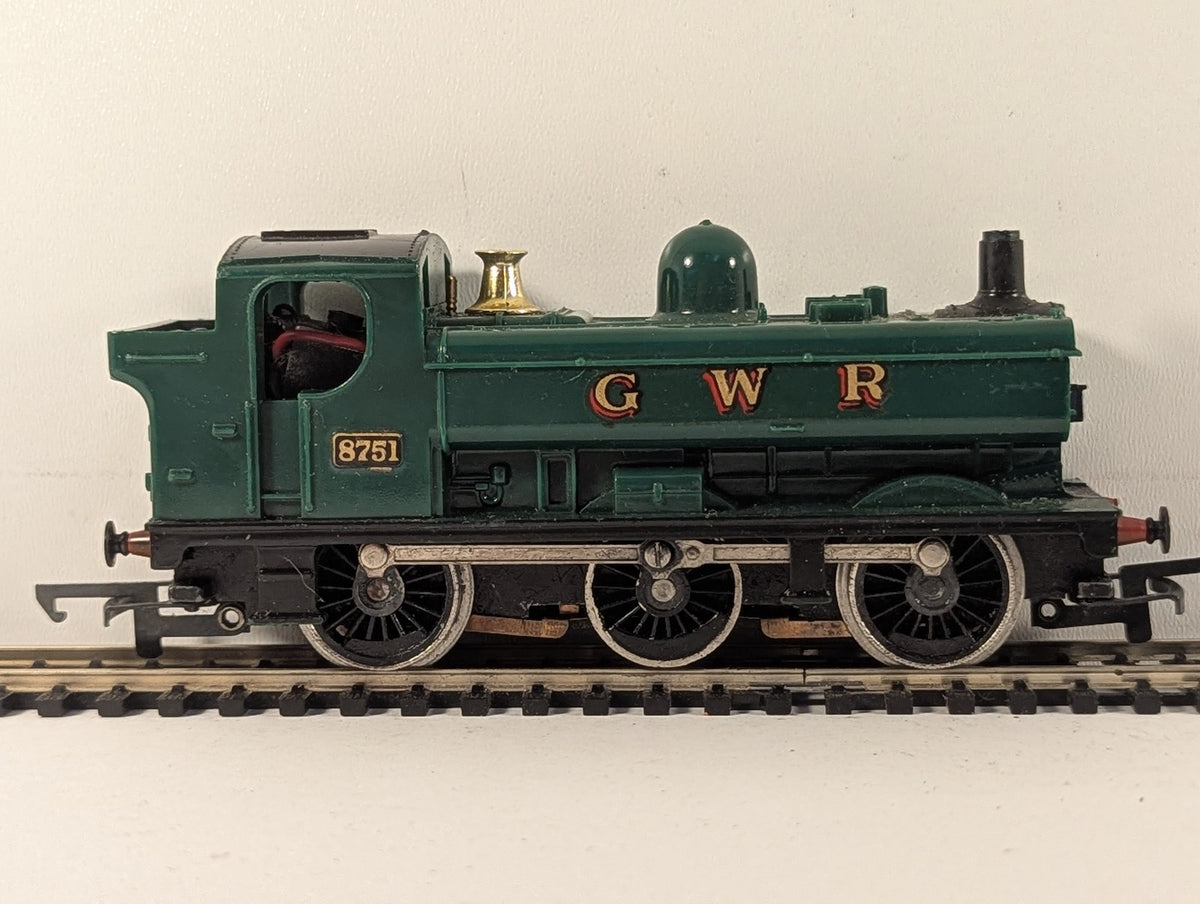 Hornby OO Gauge Class 57xx Pannier Tank Locomotive 8751 GWR Green R041