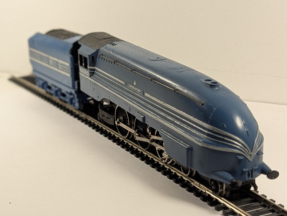 Hornby OO Gauge Coronation Class Steam Locomotive 6220 LMS Blue R374