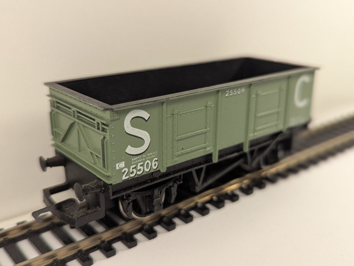 Hornby R730 OO gauge 21T steel mineral wagon Stephenson & Clarke pale green