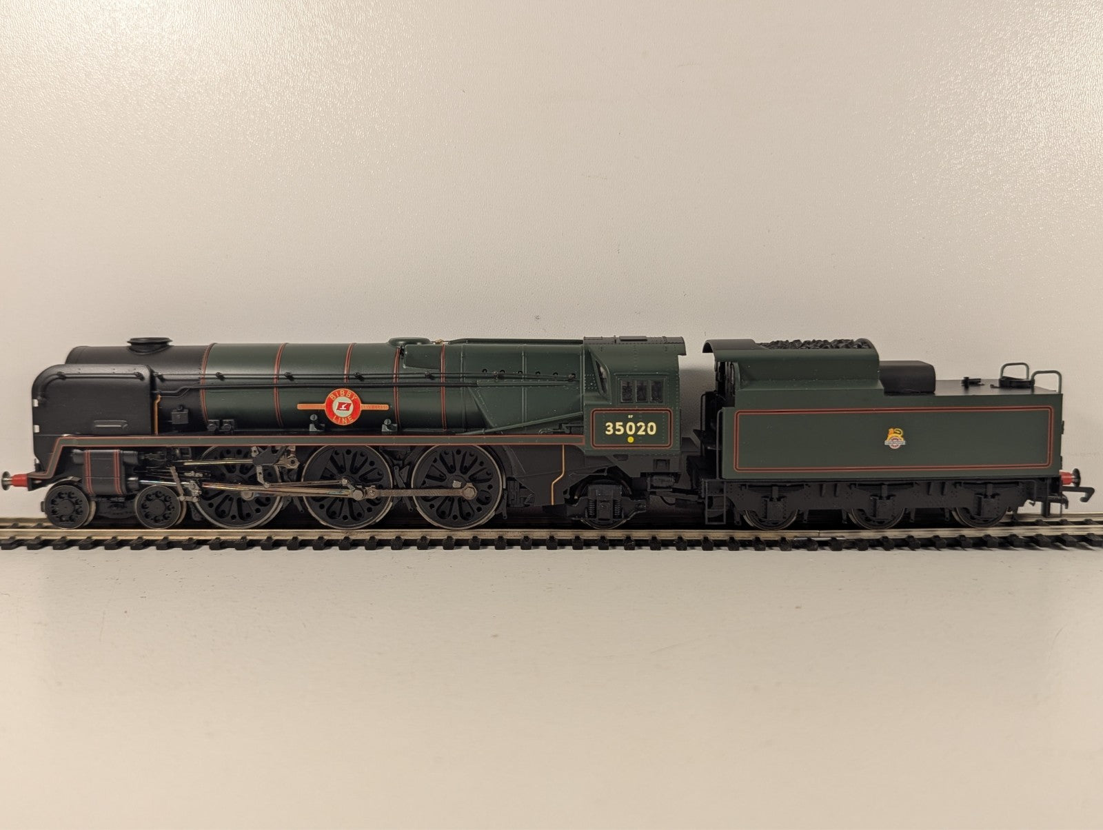 Hornby R2204 Merchant Navy Class 'Bibby Line' BR Lined Green Steam Locomotive