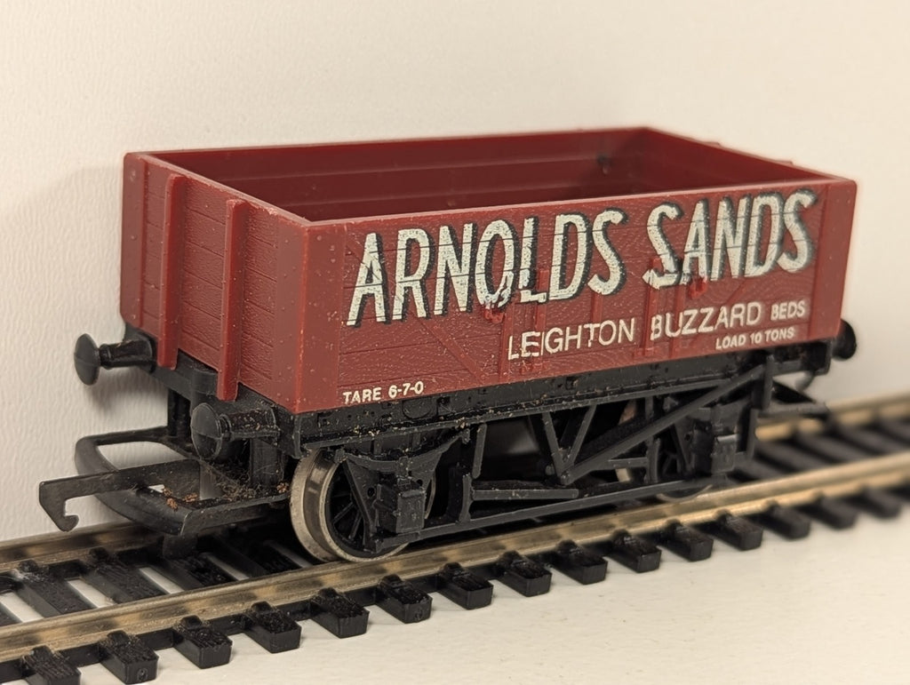 Hornby R097 OO Gauge Arnold Sands 5-Plank Wagon