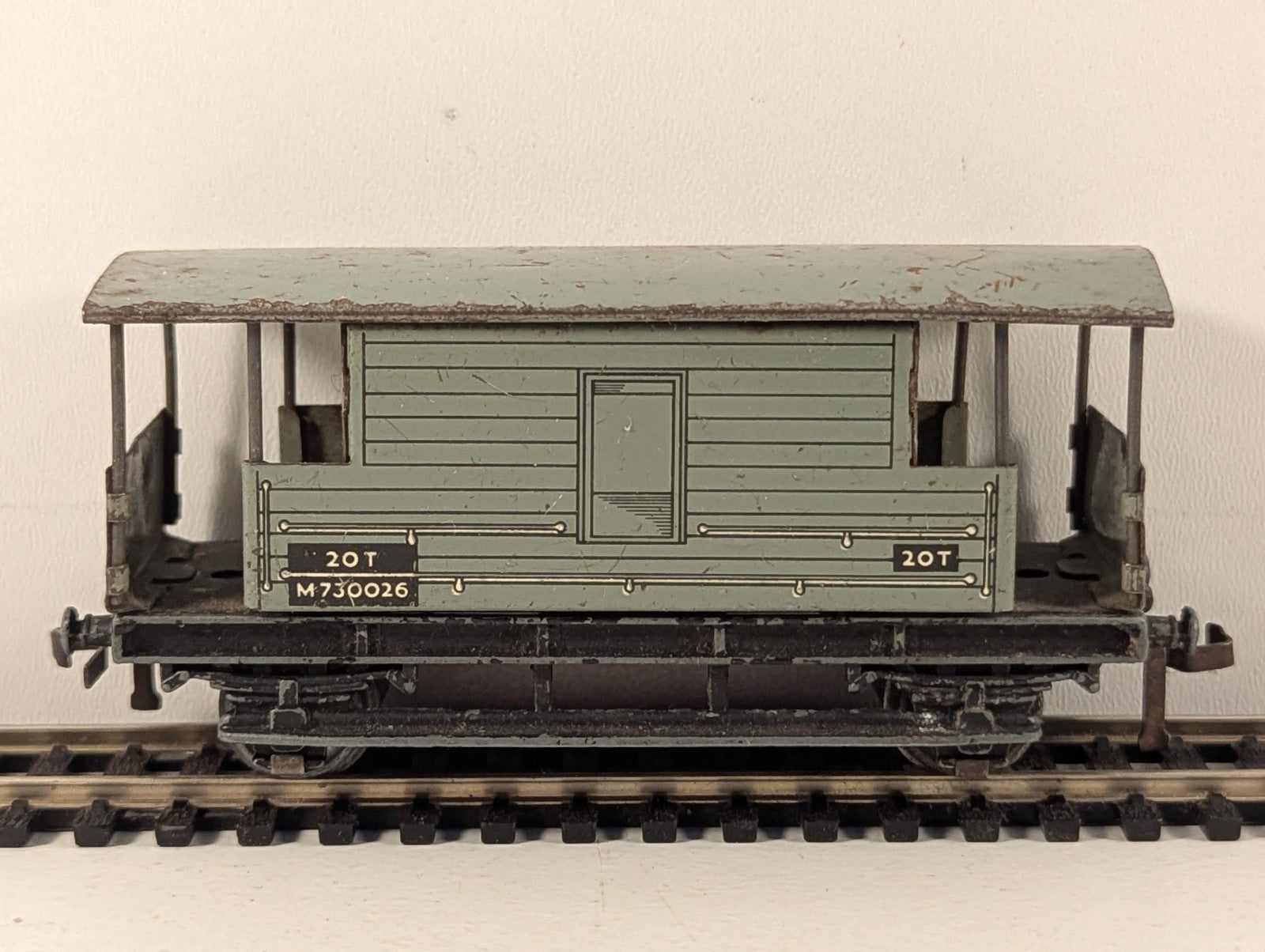 Hornby Dublo 32045 BR 20 Ton Goods Brake Van OO Gauge - Chipped Paint
