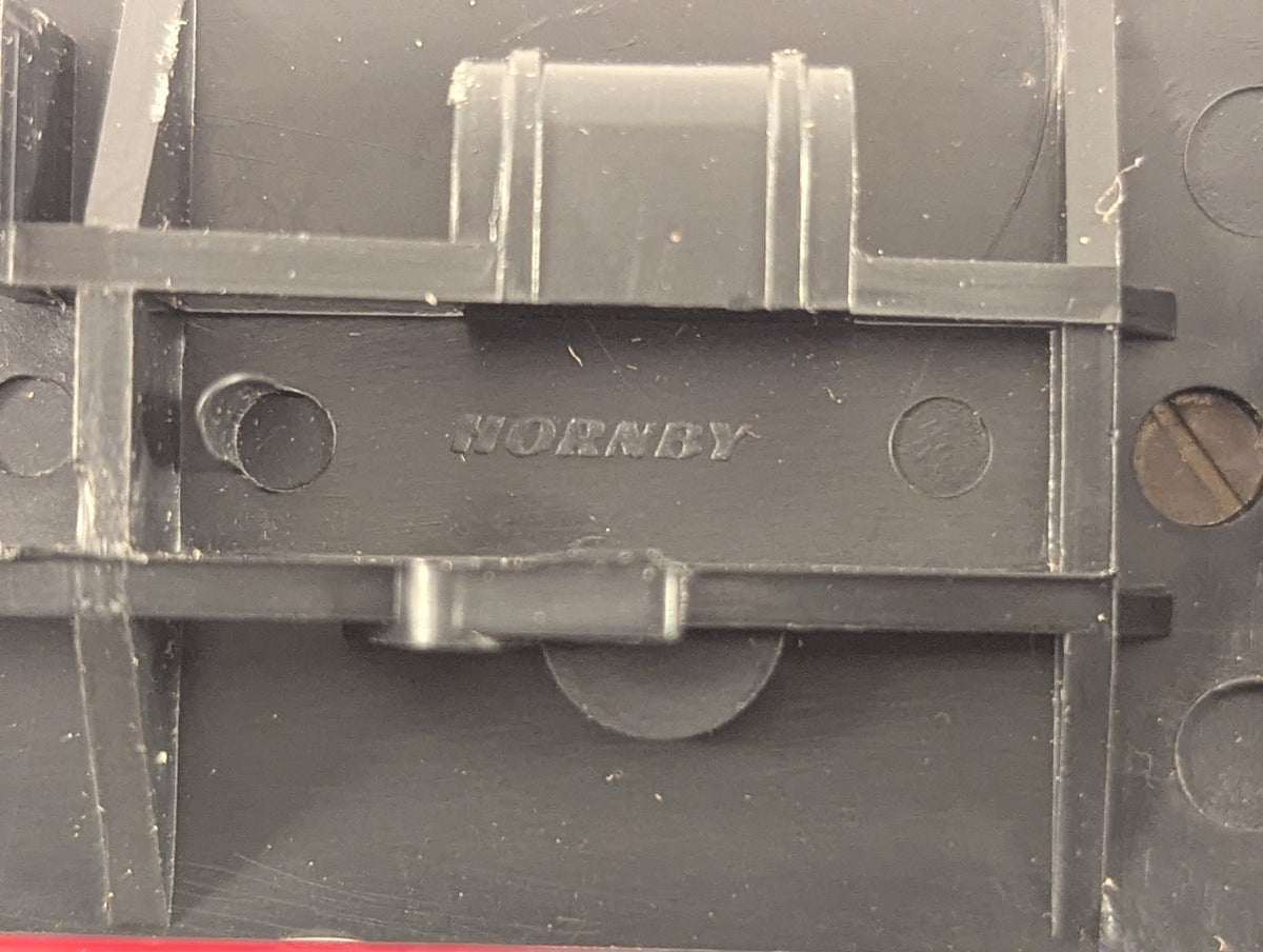 Hornby OO Gauge BR Ex-LMS Corridor Composite Coach Passenger Coach 15210